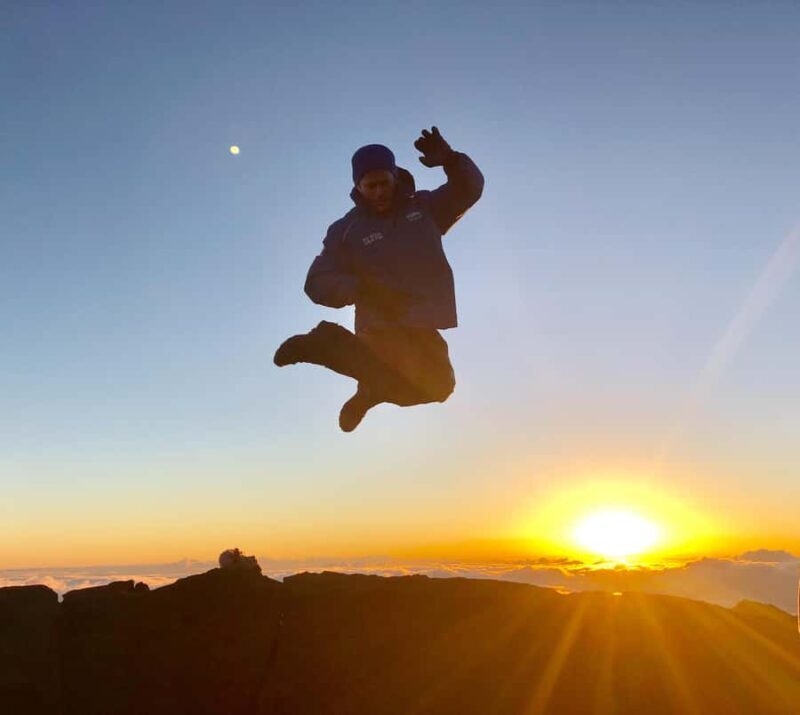 Maui: Haleakala Sunset Tour with Snacks and Photos - Key Points