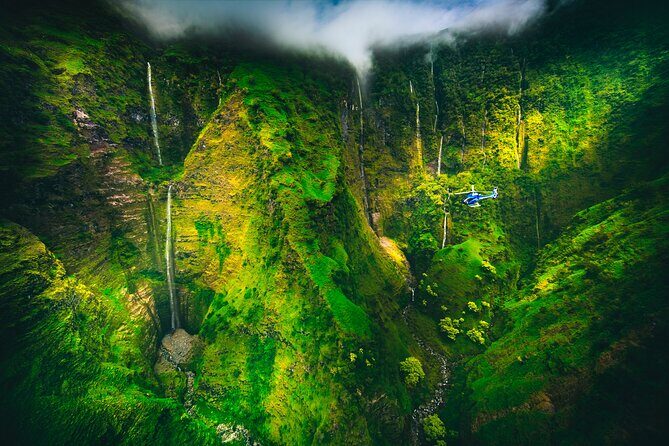 Maui & Molokai Spectacular with Exclusive Landing Helicopter Tour - The Itinerary: What to Expect on Your Flight