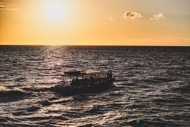Mauna Kea Signature Sunset Coastline Cruise - A Relaxed Guide to the Mauna Kea Signature Sunset Coastline Cruise