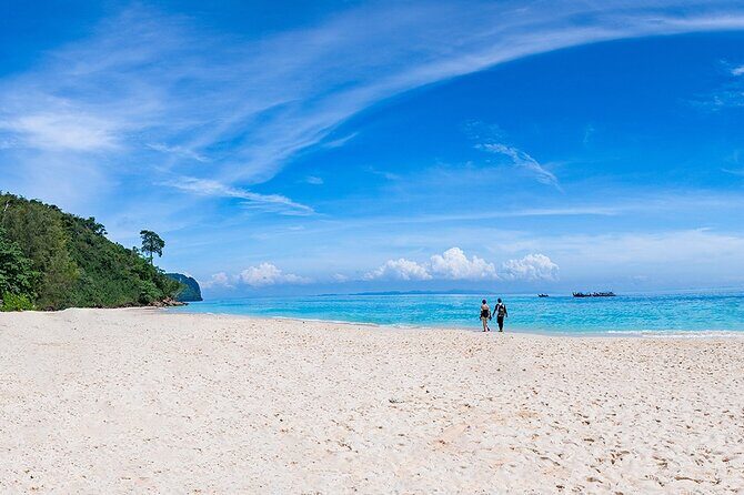 Maya Bay, Monkey Bay and Phi Phi Island Snorkeling Tour from Koh Lanta - First Stop: Maya Bay and Ko Phi Phi Le