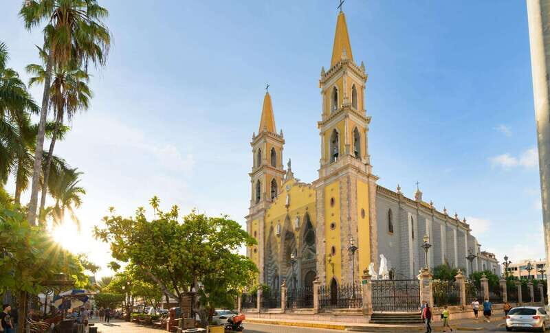 Mazatlan: Old Town Sightseeing and Golden Zone Private - Key Points