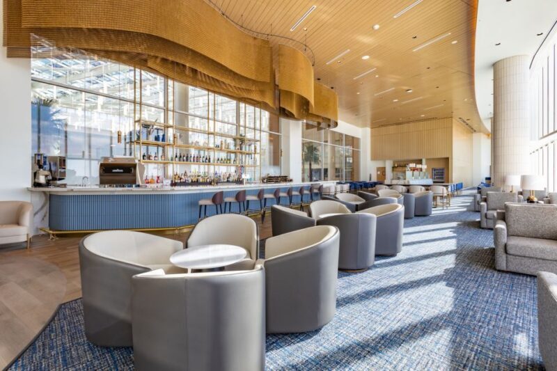 MCO Orlando International Airport: Plaza Premium Lounge - A closer look at what this lounge offers and what to expect