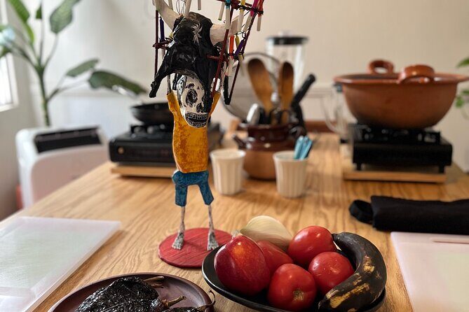 Medellín Market Tour, Cooking Class and 3-course Mexican Feast - Discovering Mercado Medellín