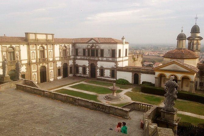 Medieval castles walled towns, Renaissance villas, ceramic, south Euganean Hills - FAQ