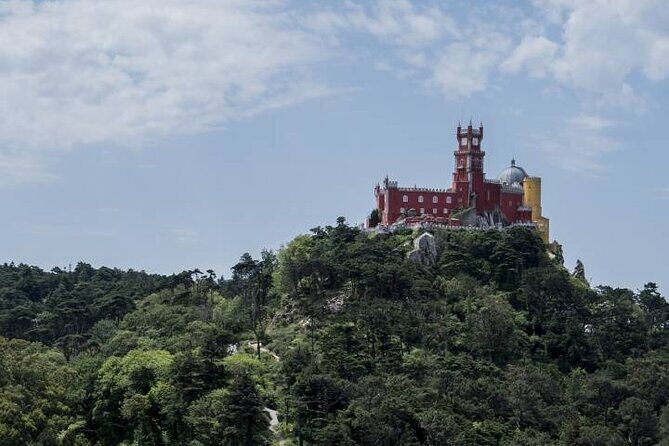 Medieval Vila de Sintra Tour from Lisbon in Mercedes de Luxo - FAQ