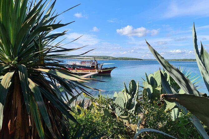Medulin -Kamenjak 5h boat trip with lunch & drinks on Sandra Boat - Key Points