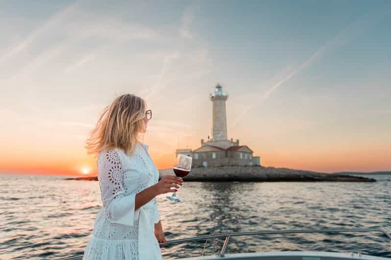 Medulin: Sunset on Speedboat with Lighthouse and Wine - Key Points