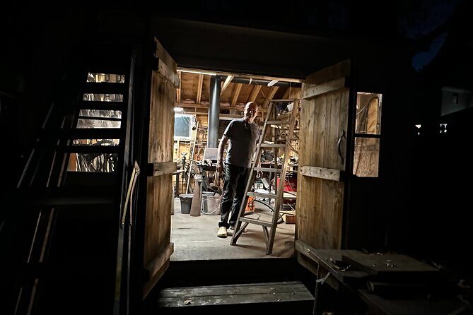 Meet a Working Blacksmith in a Colonial Town - A Close Look at the Blacksmith Experience