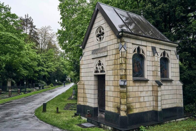 Melaten Friedhof: Guided tour with all senses - An In-Depth Look at the Melaten Friedhof Guided Tour