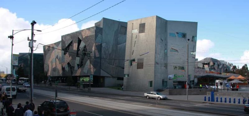 Melbourne 3-Hour Small Group Tour with Beach Boxes - Key Points