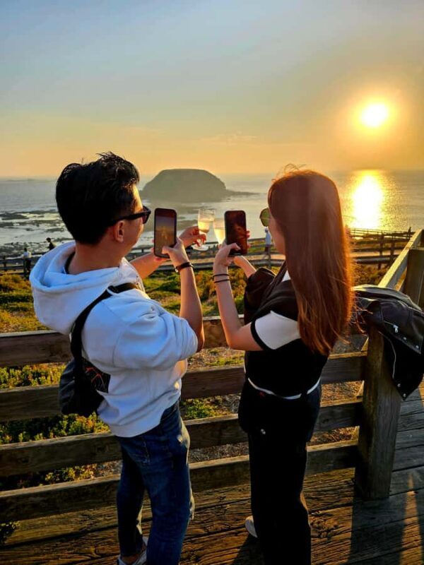 Melbourne: Boutique Phillip Island Wine, Dine & Penguin Tour - Melbourne: Boutique Phillip Island Wine, Dine & Penguin Tour—A Genuine Aussie Day Out