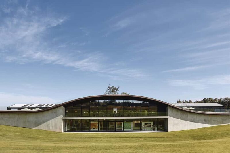 Melbourne: Helicopter, Wine Tasting & Lunch in Yarra Valley - Exploring Indigenous Art at Hubert Gallery