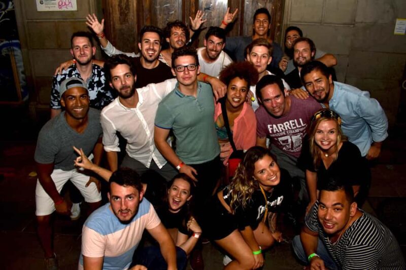 Melbourne: Weekly Bar Crawl: 5 Free shots, Club Entry - Key Points