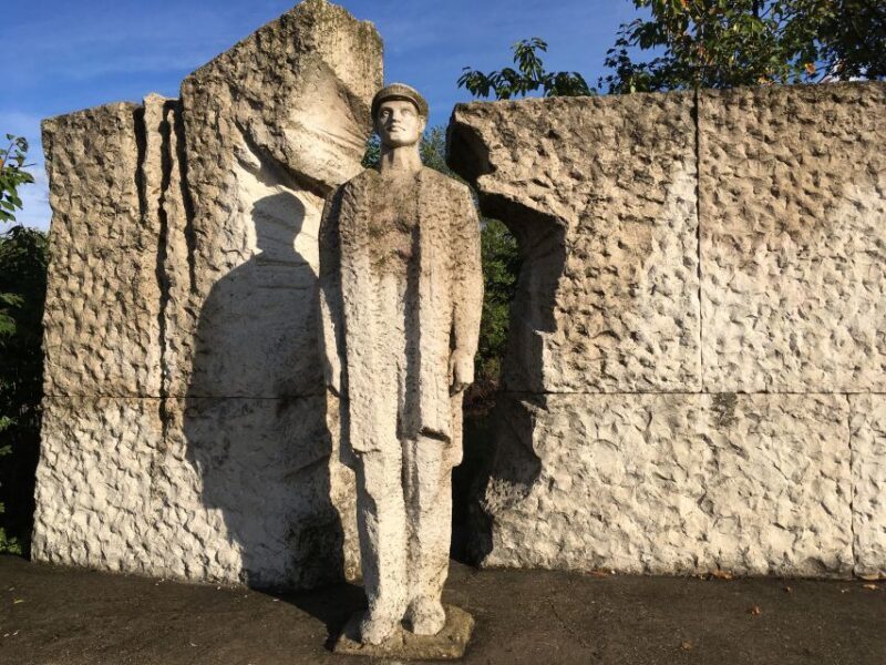 Memento Park: Official Guided Tour with Entry Ticket - Key Points