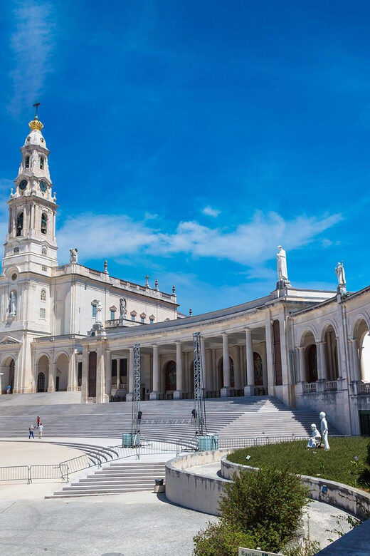 Memorable Private Full Day Tour in Fátima, Nazaré, Óbidos - FAQ