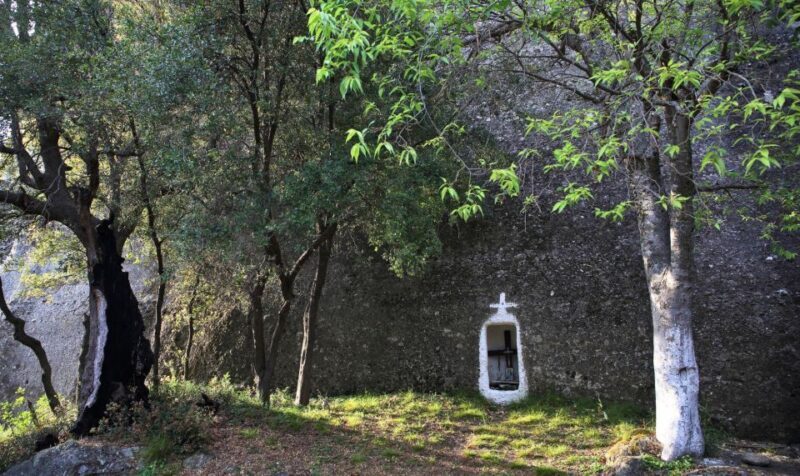 Meteora: Hiking Tour with Local Guide and Monastery Visit - The Itinerary: What You Can Expect