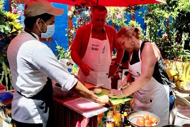 Mexican Cooking Class & Market Tour with a Professional Chef - Key Points