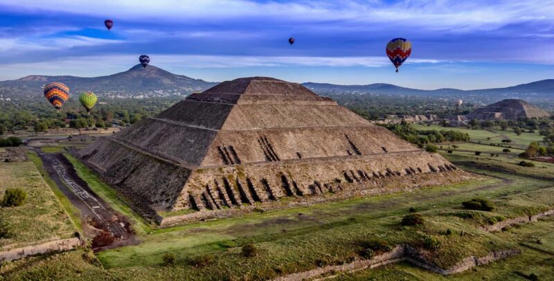 Mexico City: Fly over the impressive pyramids of Teotihuacan in a hot air balloon - The Itinerary in Detail