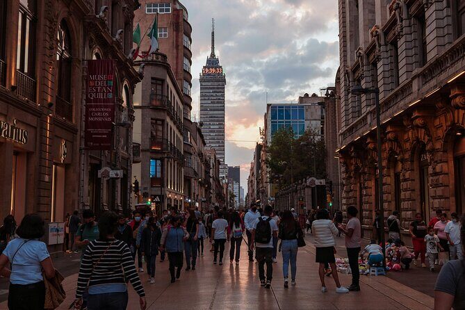 Mexico Citys downtown: history and secrets like never before - A Deep Dive into the Itinerary