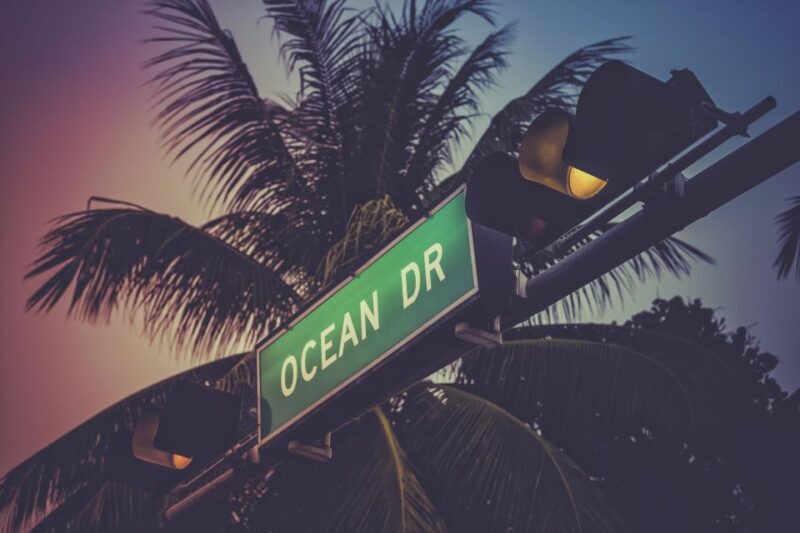 Miami Beach Bar Tour: Art Deco & Neon Lights with Historian - Key Points