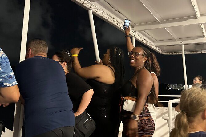 Miami Boat Party on 2 Level Luxury Yacht and Cash Bar - FAQ