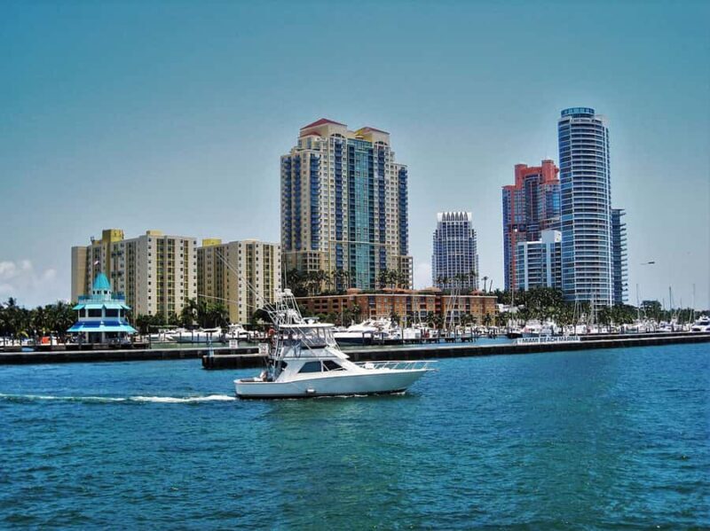 Miami Boat Tour : Mansions & Skyline with optional Pick-up - Key Points