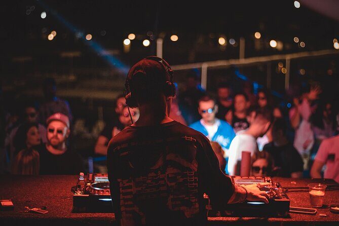 Miami Darty-life on Party Boat with a Drink - The Sum Up