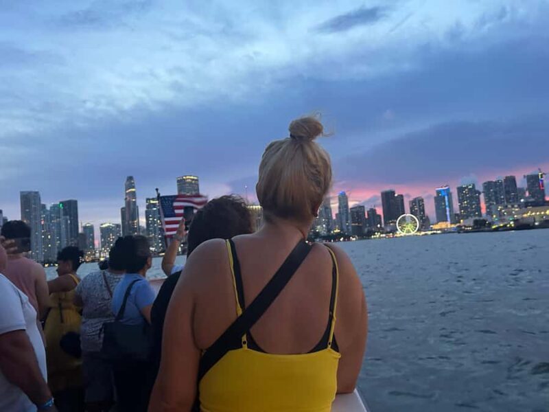 Miami Evening Sunset Cruise Millionaire Homes+Skyline Lights - Key Points