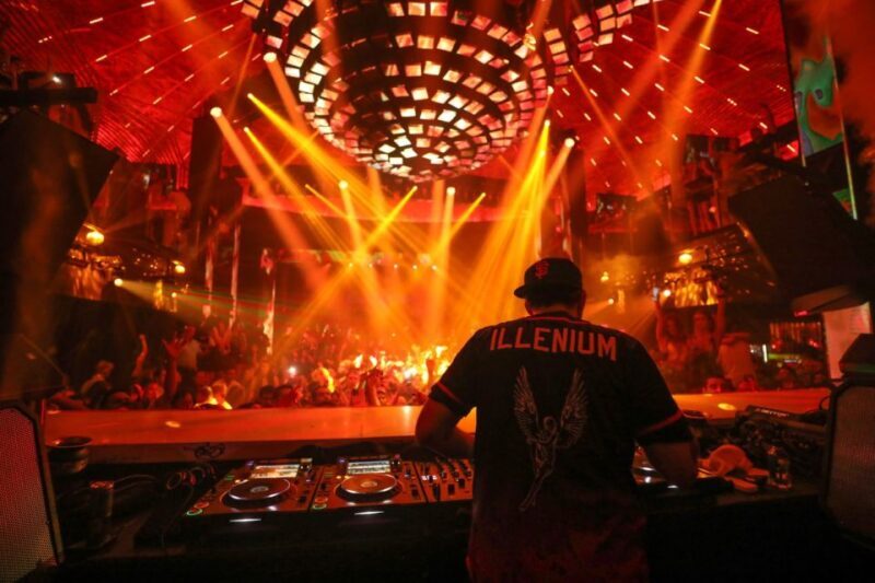 Miami: Party Bus, Club Entry, and Open Bar Night Experience - Key Points
