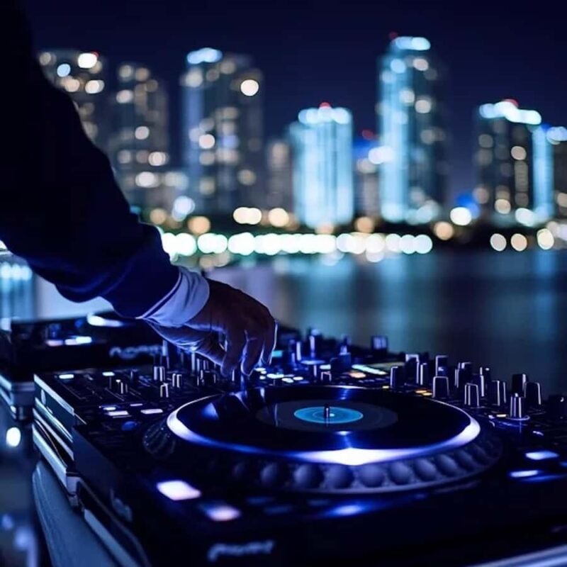 Miami: Party Yacht Cruise with Open Bar and DJ - The Sum Up