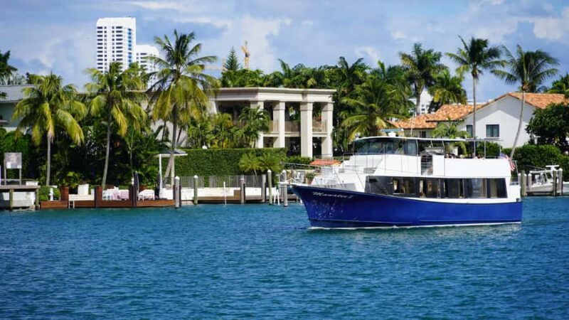 Miami Private Boat Cruise with Captain & Skyline - Key Points