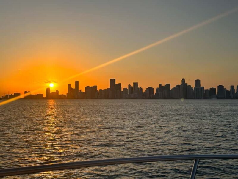 Miami Private Boat Cruise with Captain & Skyline - The Experience of a Private Boat
