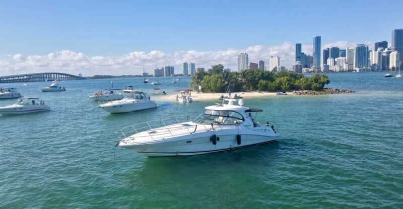 Miami: Private Yacht Charter - An In-Depth Look at the Yacht Experience in Miami