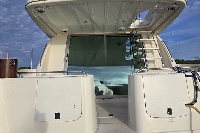 Miami Private Yacht cruise, enjoy the Biscayne bay luxury tours - An In-Depth Look at the Biscayne Bay Yacht Tour