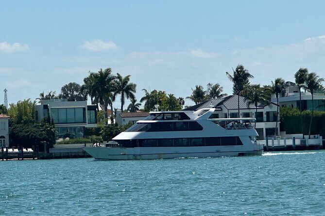 Miami Skyline 75 Minute Luxury Cruise of Millionaire's Homes - Key Points