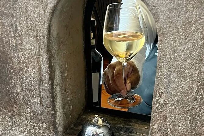 Michelangelos David & A Sip Through a Wine Window Experience - Discover Florence’s Artistic and Culinary Charms in One Tour