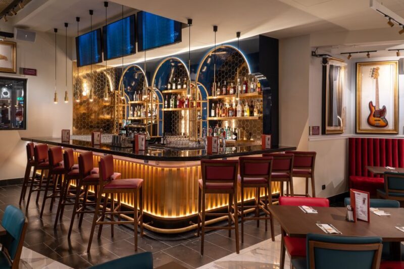 Milan: Hard Rock Cafe with Set Menu for Lunch or Dinner - What to Expect at the Hard Rock Cafe Milan