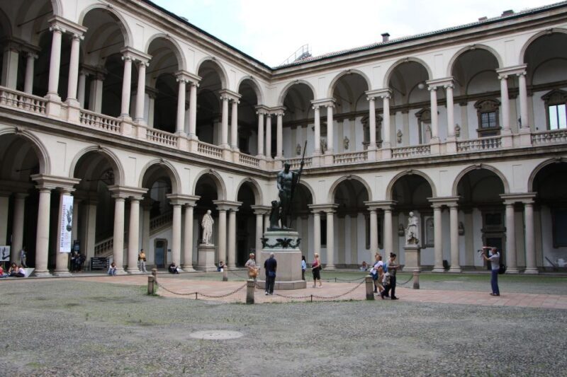 Milan: Private Sightseeing & Shopping Tour with a Local - FAQs