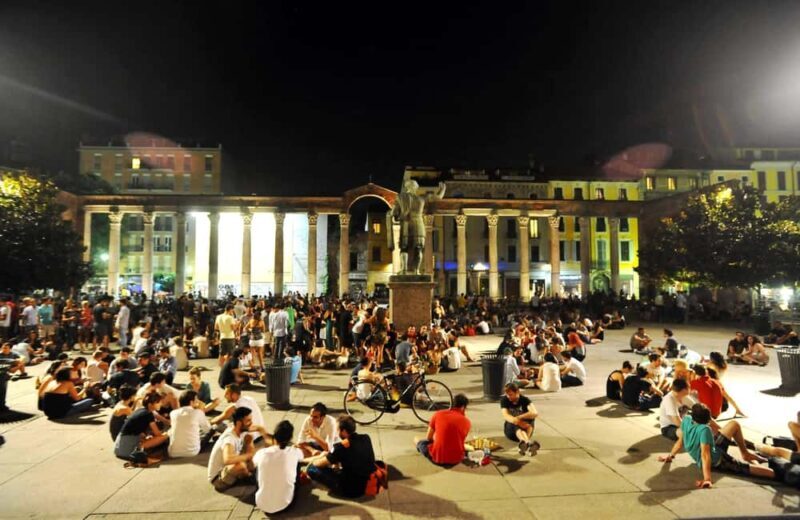 Milan Social Walk: Bars, Squares & Local Vibes - Key Points