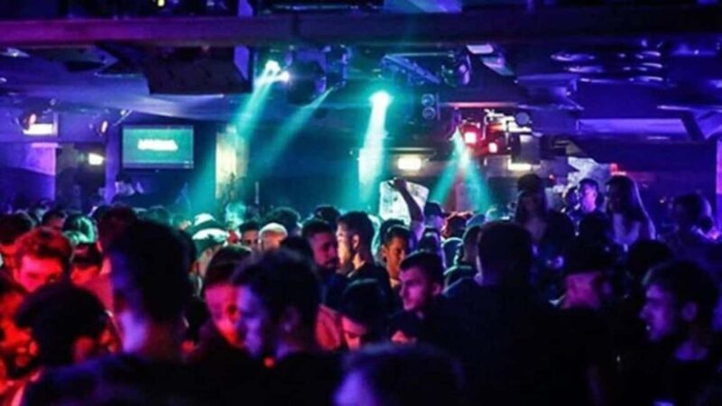 Milan: VIP Nighttime Corso Como Crawl to 2 Bars and 2 Clubs - Who Will Love This Tour?