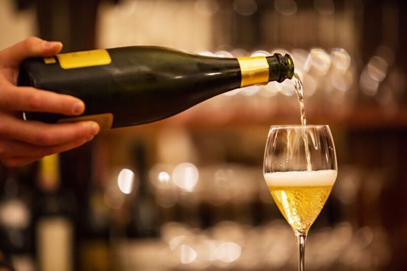 Milan: Wine Tasting Experience in the City Centre - The Itinerary: What to Expect During the 1.5 Hours