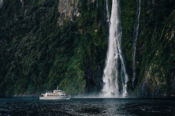 Milford Sound Helicopter and Cruise Tour from Queenstown - What Makes This Tour Stand Out?