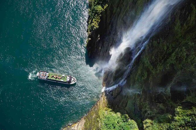 Milford Sound Tour from Queenstown with Cruise - An In-Depth Look at the Milford Sound Tour
