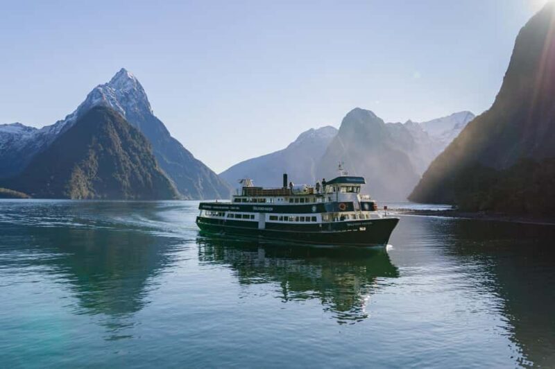 Milford Sound: Wildlife & Nature Cruises - An In-Depth Look at Milford Sound Wildlife & Nature Cruises