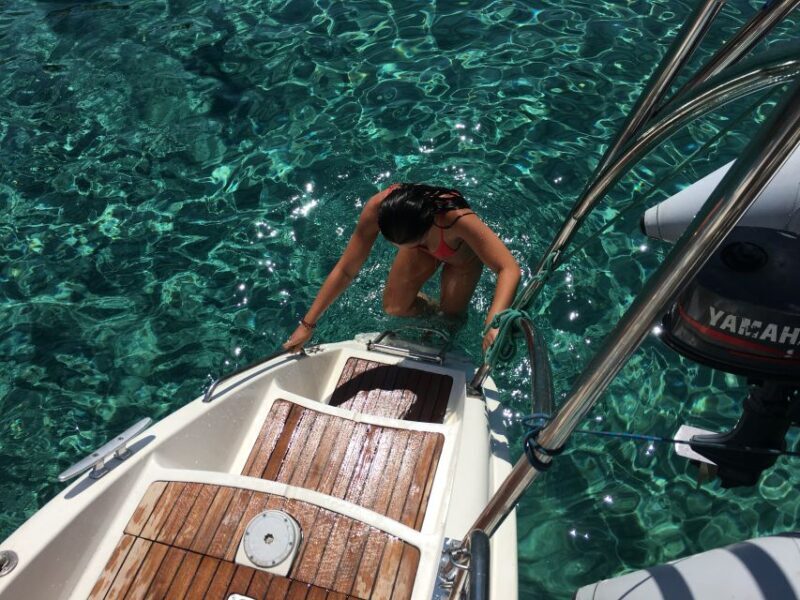 Milos: Half-Day Morning Catamaran Cruise to Kleftiko - Kleftiko Bay & Pirate Caves