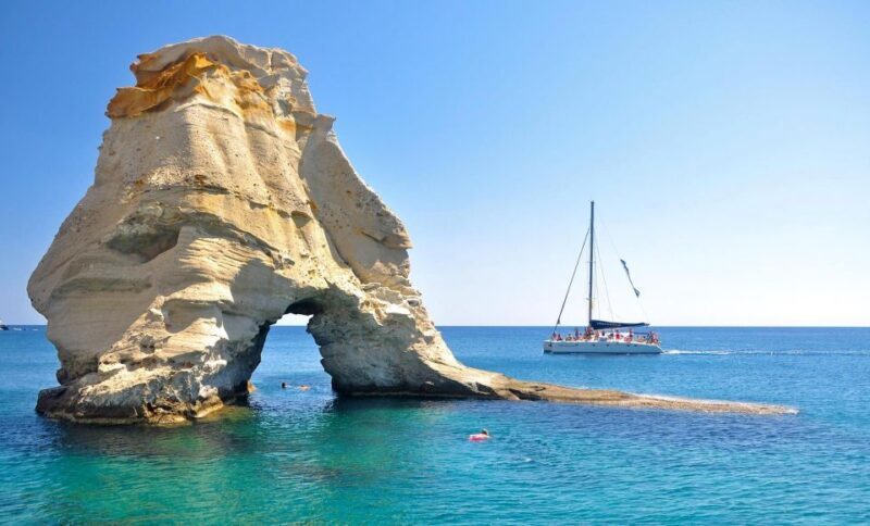 Milos: Half-Day Morning Catamaran Cruise to Kleftiko - Dining & Onboard Experience
