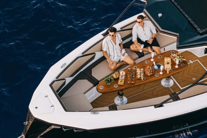 Milos: Private Yacht TourKleftiko Sarakiniko Poliegos - Key Points