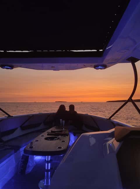 Milos: Small Group Yacht TourKleftiko Sarakiniko Poliegos - FAQ