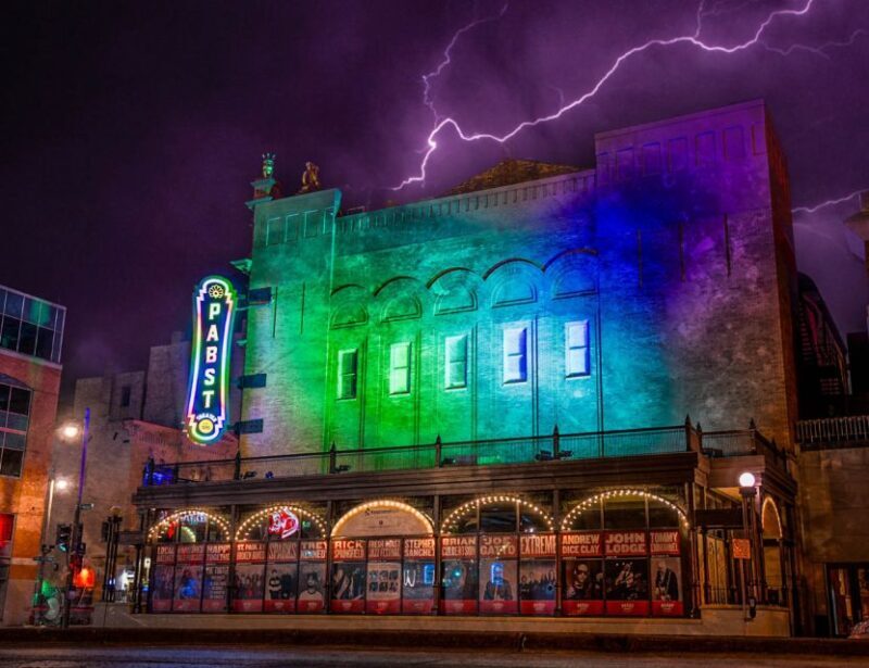 Milwaukee Morbid Mirrorlight Ghost Tours - Key Points