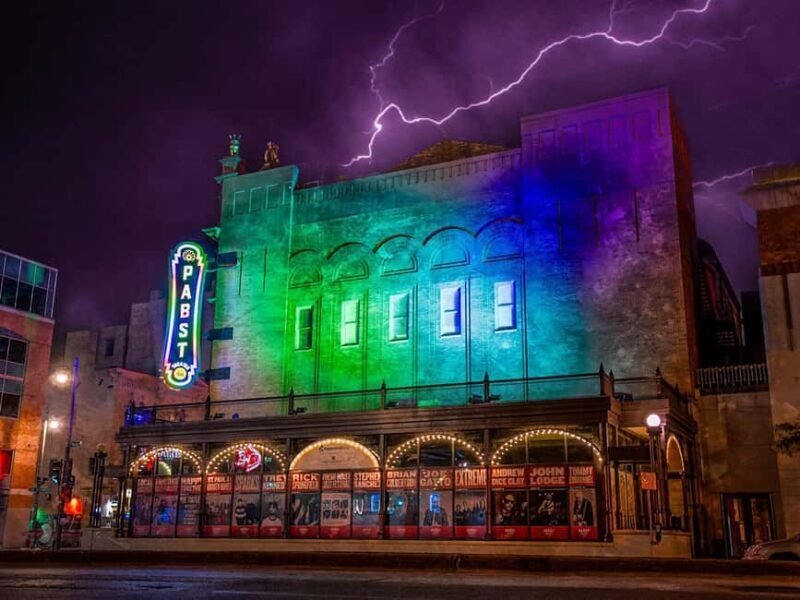 Milwaukee Morbid Mirrorlight Ghost Tours - Exploring Milwaukee’s Haunted Side